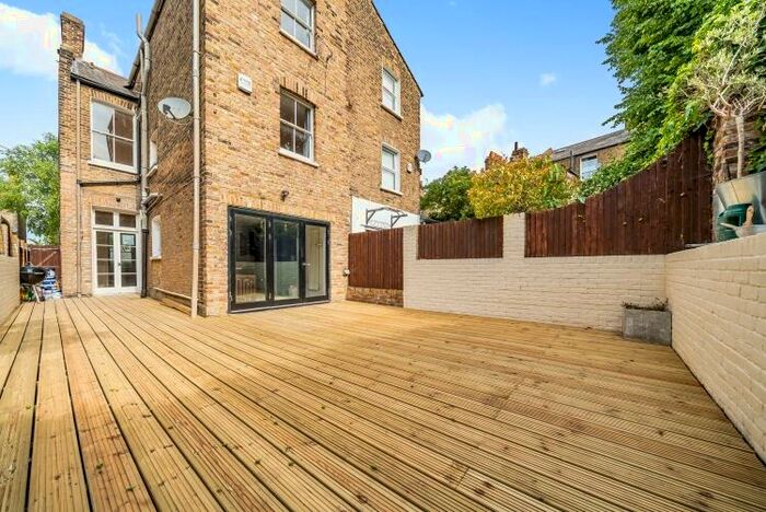 4 Bedroom House To Rent In Tresco Road Peckham, SE15