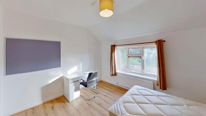 6 Bedroom Semi Detached House To Rent In The Chase, Guildford., GU2