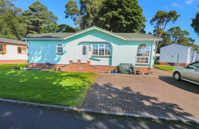 2 Bedroom Park Home For Sale In Woodlands Walk, Dunnikier Park, Kirkcaldy, KY1