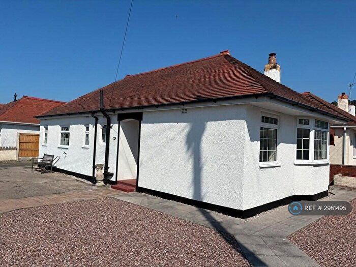 3 Bedroom Bungalow To Rent In Gordon Avenue, Prestatyn, LL19
