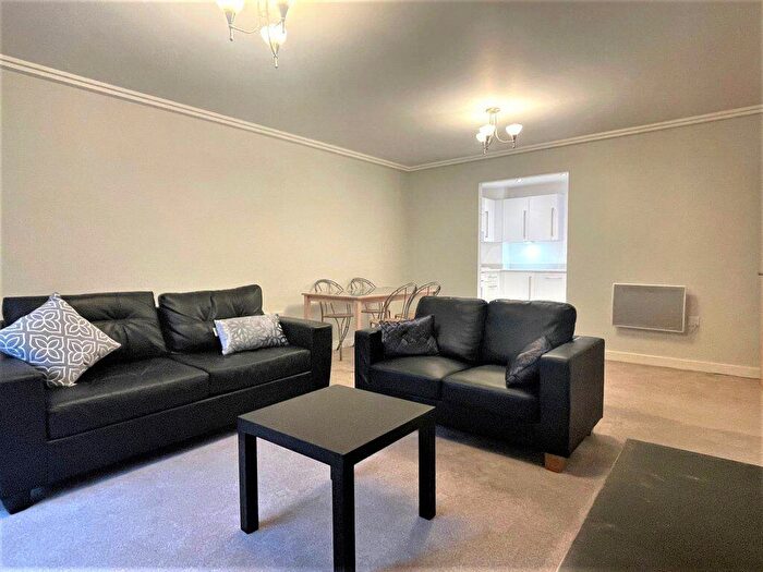 3 Bedroom Flat To Rent In Blackmore Court -, P12