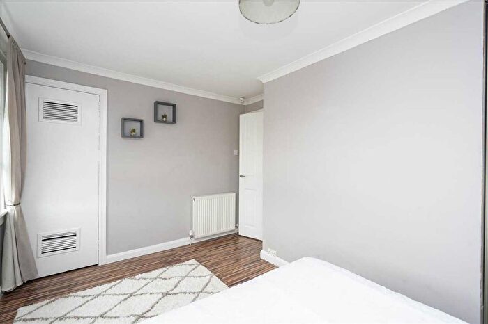 2 Bedroom End Of Terrace House For Sale In Anderson Crescent, FK1