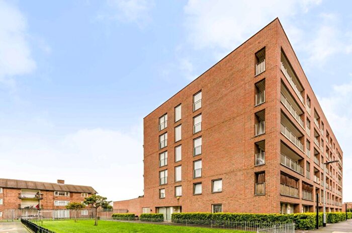 3 Bedroom Flat For Sale In Hammersley Road, Canning Town, London, E16