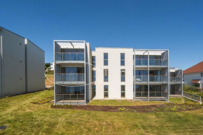 2 Bedroom Flat For Sale In Carlyon Bay, St Austell, PL25