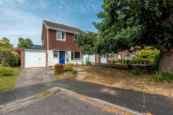 3 Bedroom Property To Rent In Stanford Rise, Lymington, SO41