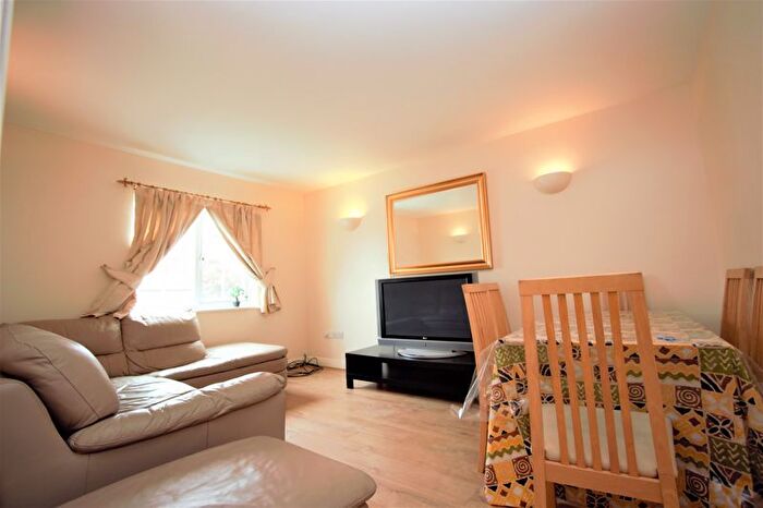 2 Bedroom Flat To Rent In Uppingham Avenue, Stanmore, HA7