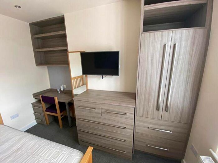 5 Bedroom House To Rent In Kimbolton Avenue, Nottingham, NG7