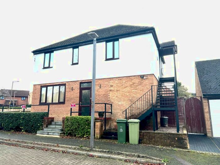 2 Bedroom Maisonette To Rent In Bancroft, Milton Keynes, MK13