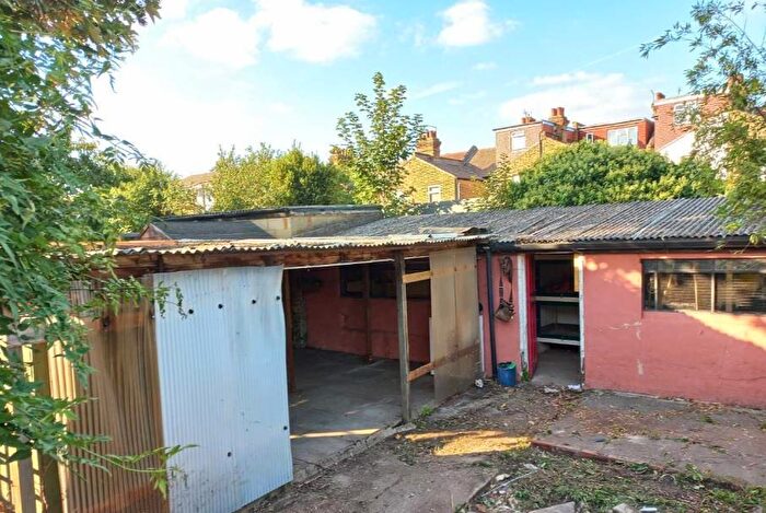 Garage / Parking To Rent In Nags Head Road, Enfield, EN3