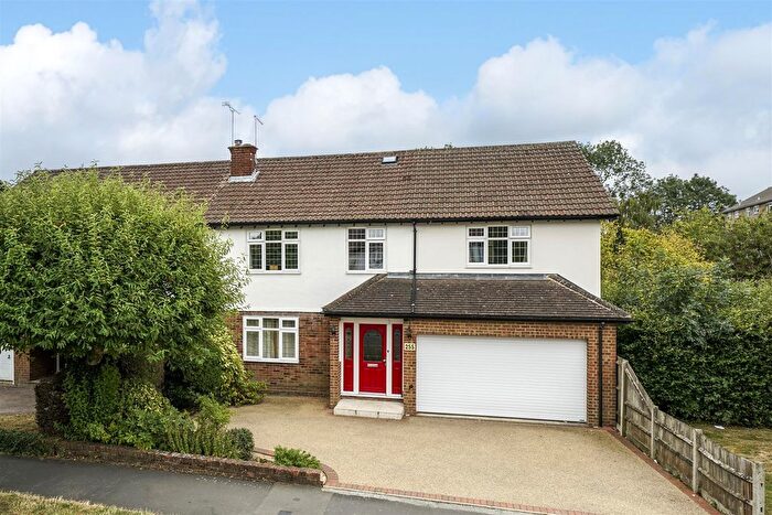 4 Bedroom Semi-detached House For Sale In The Ridgeway, St. Albans, AL4