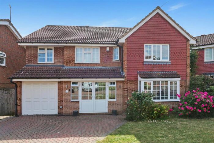 4 Bedroom Detached House To Rent In Stewart Close, Chislehurst, BR7