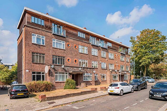 2 Bedroom Flat For Sale In Leeland Way, London, NW10