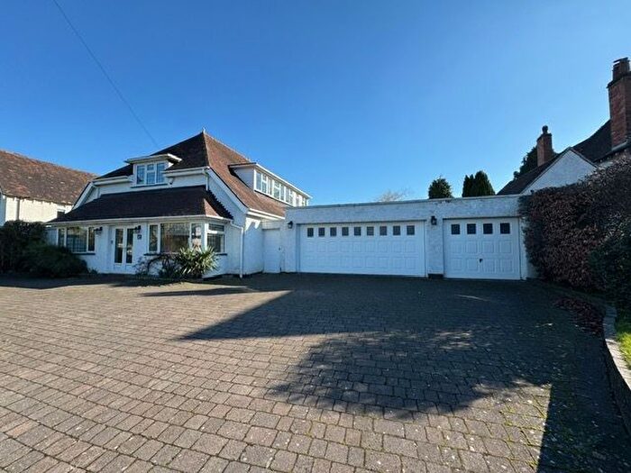 4 Bedroom Detached House To Rent In Dove House Lane, Solihull, B91