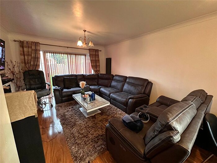 3 Bedroom End Of Terrace House For Sale In Tatton Close, Hazel Grove, Stockport, Greater Manchester, SK7