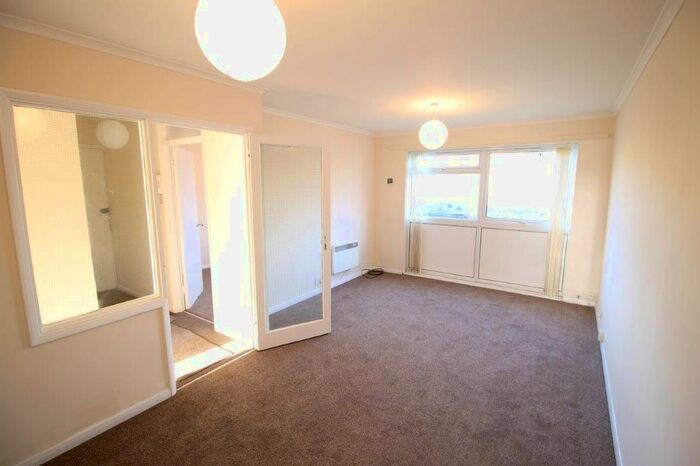 2 Bedroom Flat To Rent In Rutland House, Northolt, UB5