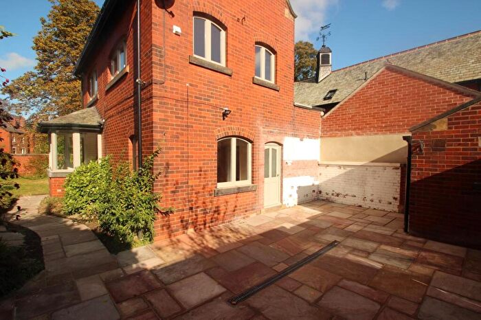 3 Bedroom Detached House To Rent In Lidgett Park Avenue, Leeds, West Yorkshire, Uk, LS8