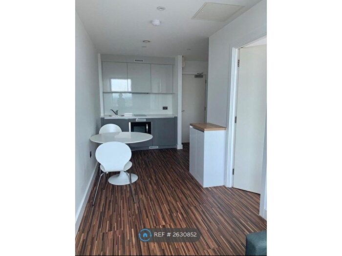 1 Bedroom Flat To Rent In West Point, Manchester, M16
