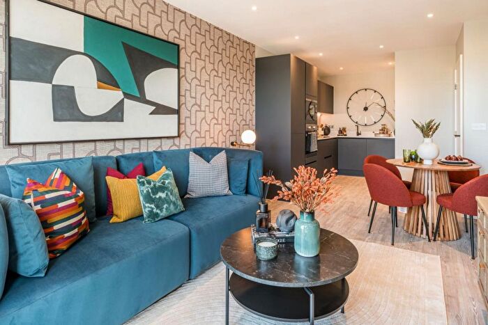 1 Bedroom Flat For Sale In Unit Kew Bridge Rise, Brentford, TW8