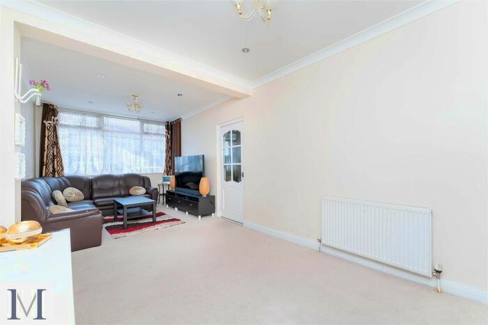 3 Bedroom Semi-Detached House To Rent In Beatrice Road, Southall, UB1