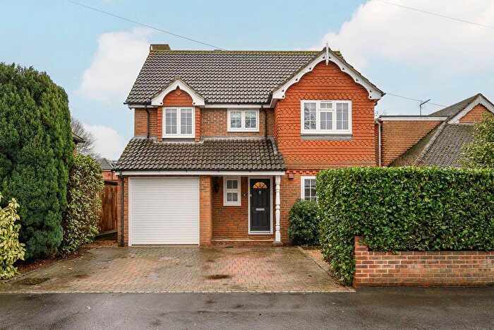 4 Bedroom Detached House For Sale In Weston Avenue, West Molesey, Surrey, KT8