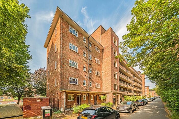 3 Bedroom Flat To Rent In Horne Way, Putney, SW15
