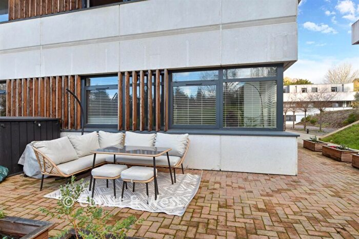 1 Bedroom Flat For Sale In Deepdene Avenue, Dorking, Surrey, RH5