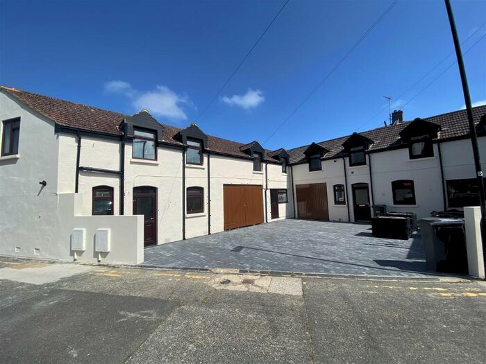3 Bedroom Terraced House To Rent In Avenue Lane, Eastbourne, BN21