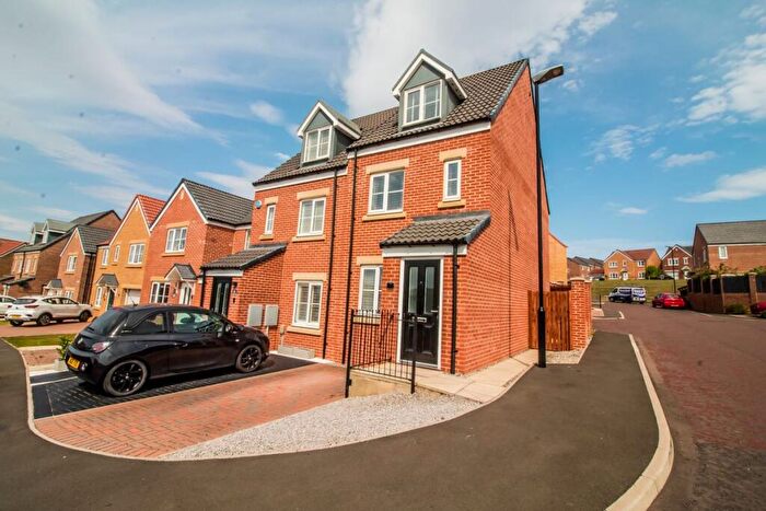 3 Bedroom Town House For Sale In Montanna Close, Newbottle, DH4