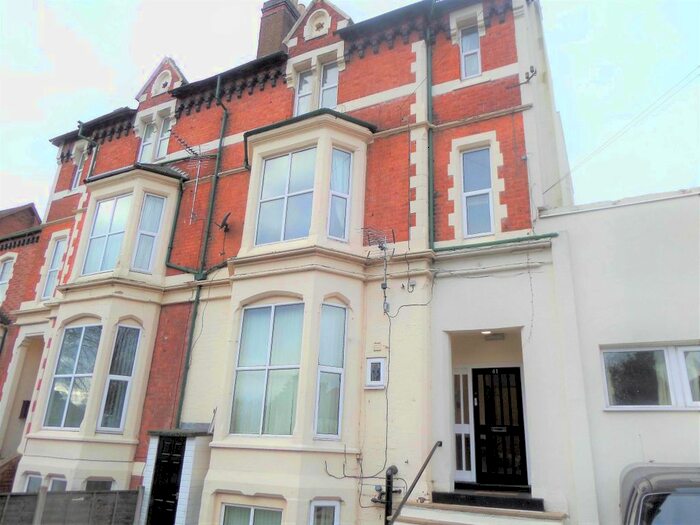 Studio To Rent In Newbridge Crescent, Wolverhampton, WV6