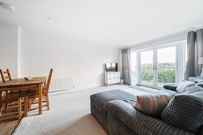 2 Bedroom Flat For Sale In Jefferson House, Stevenage, Hertfordshire, SG1