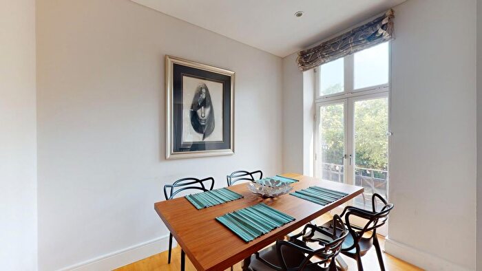 2 Bedroom Flat For Sale In Maida Vale, London, W9