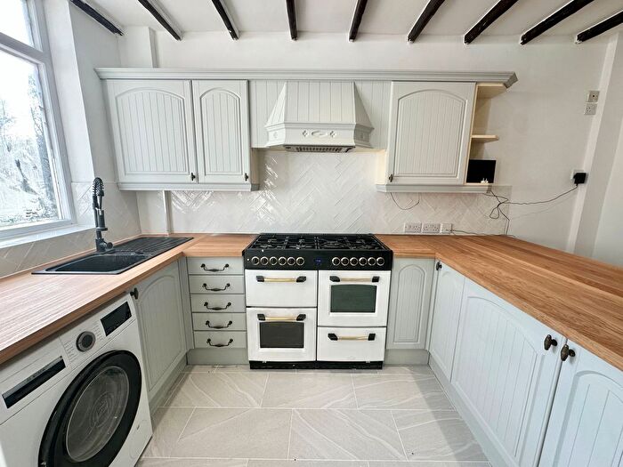 4 Bedroom Property To Rent In Doncaster Road, Wakefield, WF4