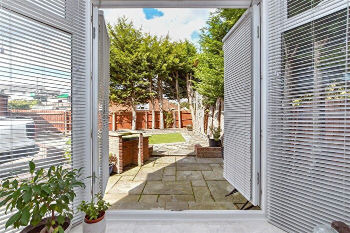 3 Bedroom Detached House For Sale In Sutton Road, Maidstone, Kent, ME15