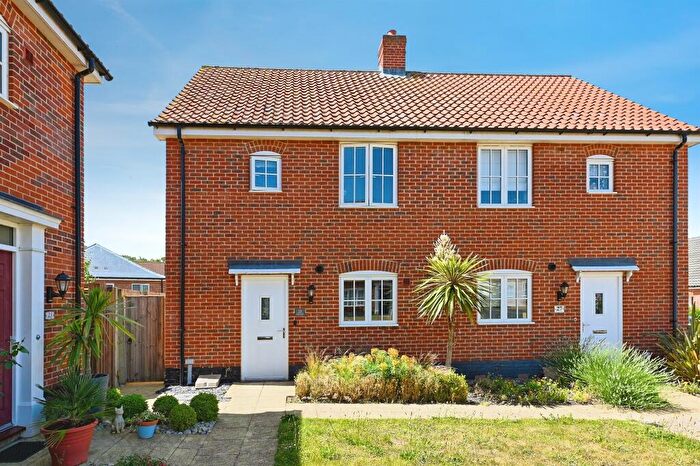 3 Bedroom Semi-Detached House For Sale In Avocet Avenue, Hunstanton, PE36