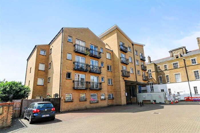 1 Bedroom Apartment To Rent In Millennium Place, Cambridge Heath Road, E2