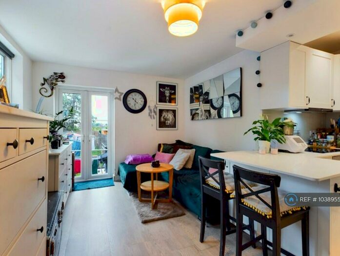 2 Bedroom Flat To Rent In Ground Floor, London, NW10