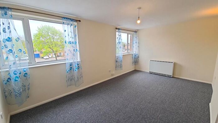 3 Bedroom Flat To Rent In Katherine Drive, Dunstable, LU5