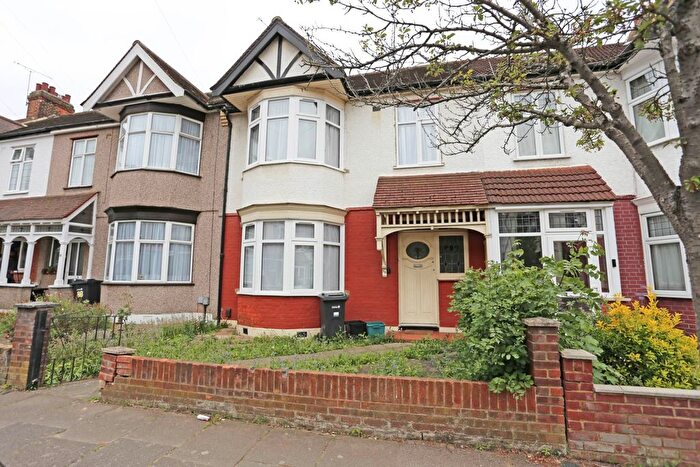 4 Bedroom Terraced House To Rent In Bute Road, Ilford, Barkingside, IG6