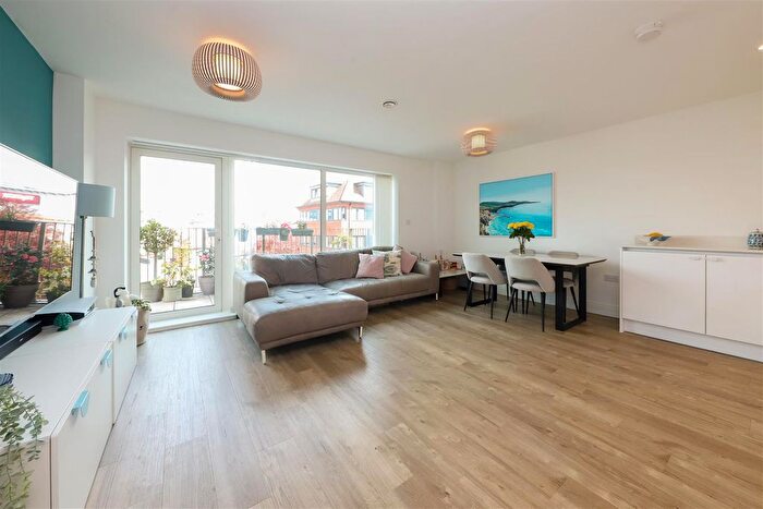 2 Bedroom Flat For Sale In Dalloway House, Uxbridge, UB8