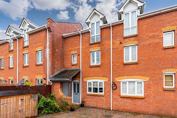 4 Bedroom Town House To Rent In Station Road, Netley, SO31