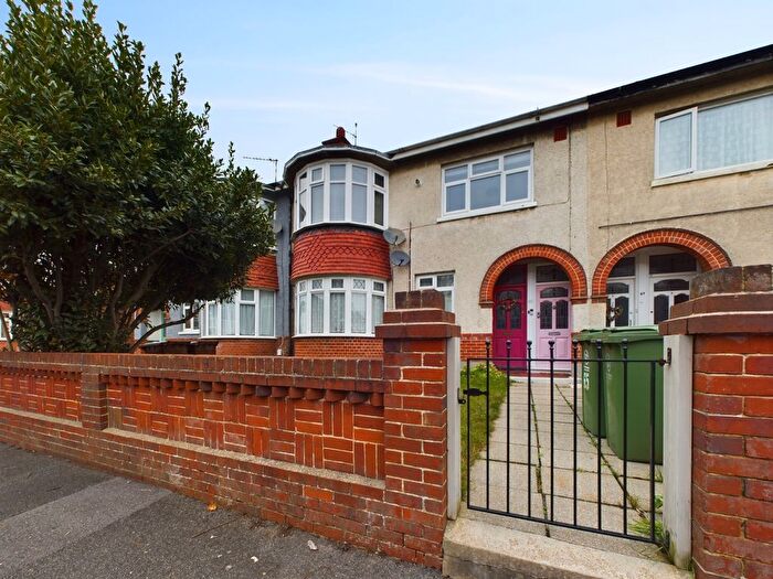 2 Bedroom Flat To Rent In Beaconsfield Avenue, Cosham, Portsmouth, PO6
