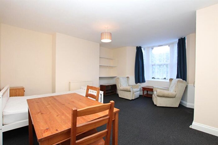 Flat To Rent In Newbridge Road, Bath, BA1
