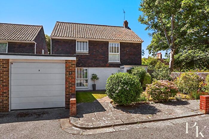 3 Bedroom Detached House For Sale In Hangleton Manor Close, Hove, BN3