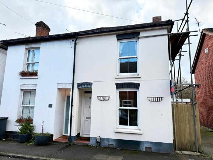 2 Bedroom End Of Terrace House To Rent In Albert Road, Addlestone, Surrey, KT15