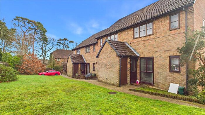 1 Bedroom Maisonette For Sale In Bluebell Rise, Lightwater, Surrey, GU18