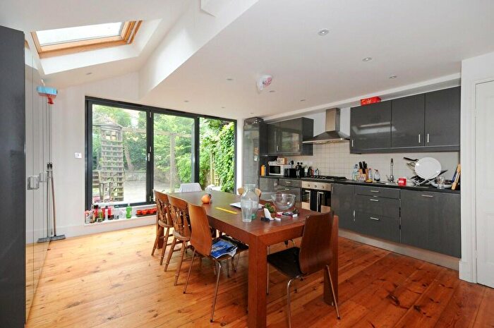 4 Bedroom Terraced House To Rent In Kiver Road, N19