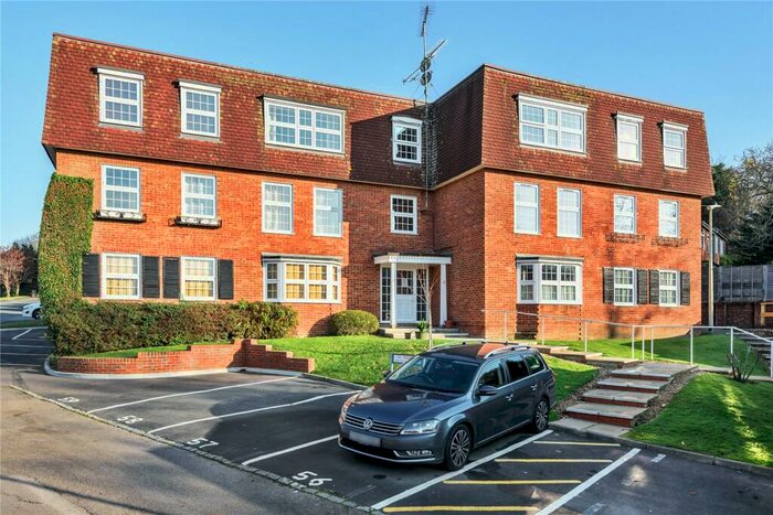 2 Bedroom Apartment To Rent In Milton Gardens, Wokingham, Berkshire, RG40