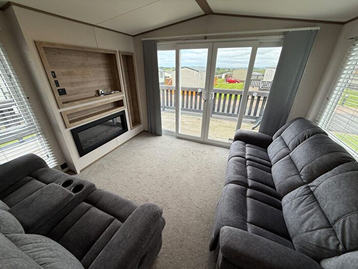 2 Bedroom Mobile/park Home For Sale In Holms Farm Road, Dalrymple, Ayr, KA6