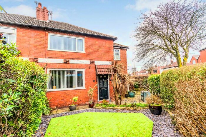 4 Bedroom Semi-Detached House To Rent In Naseby Road, Stockport, Greater Manchester, SK5