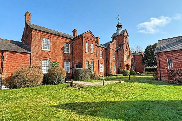 2 Bedroom Flat For Sale In Fordingbridge, SP6